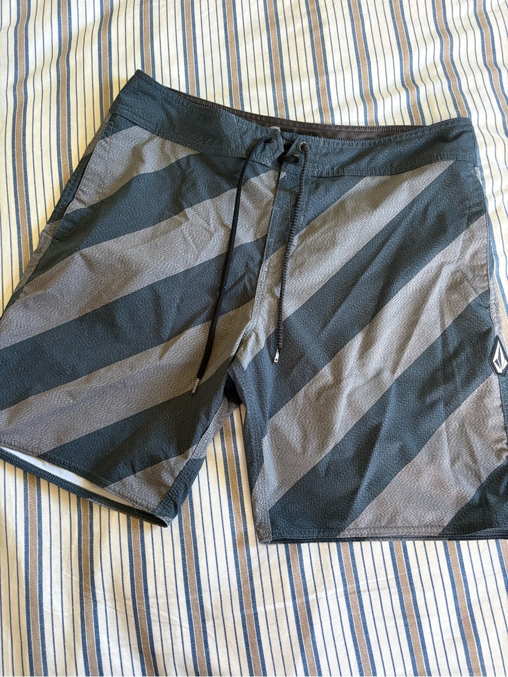 VOLCOM QUARTA STATIC MOD 19" BOARDSHORTS | Size 34